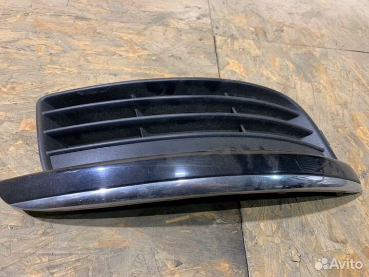 Решетка птф передняя правая Volkswagen Jetta 5