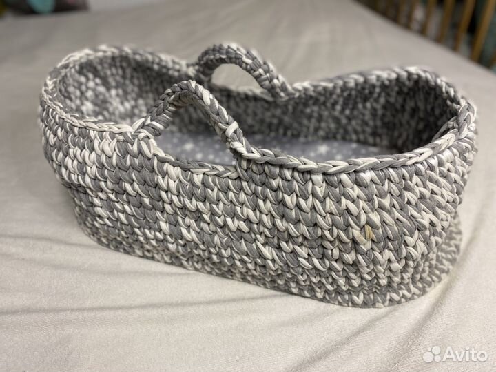 Люлька для младенца вязаная