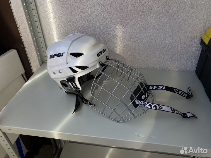 Хоккейный шлем