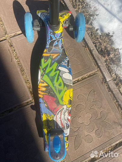 Самокат scooter трехколесный со светящимися колеса