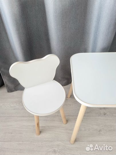 Детский стол и 2стула