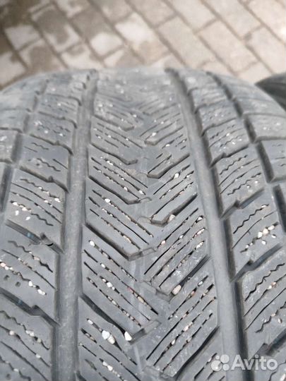 Gripmax SureGrip A/S 245/40 R18