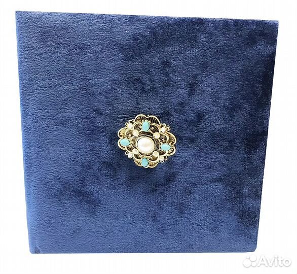 Открытка из бархата с брошью