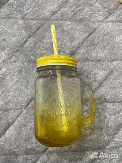 Стакан с трубочкой