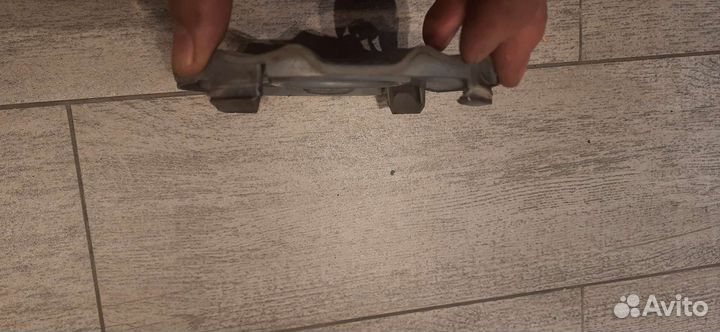 Шильдик диска kia rio 2 jb