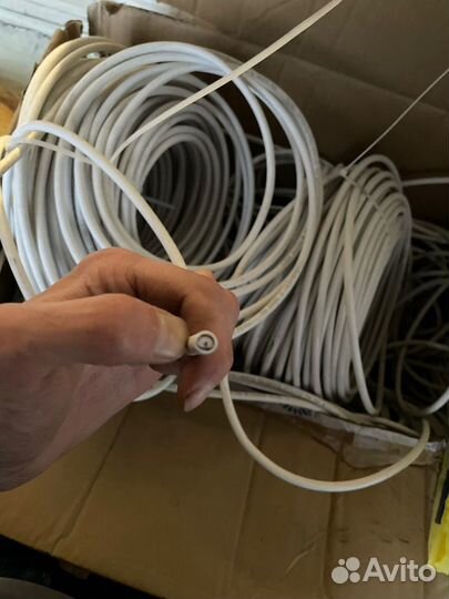 Кабель и саморезы