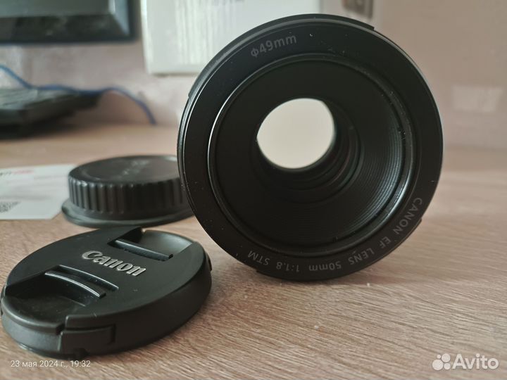 Объектив Canon EF 50 mm f/1.8