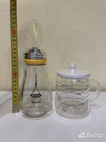 Стеклянная бутылка и чашка для заваривания