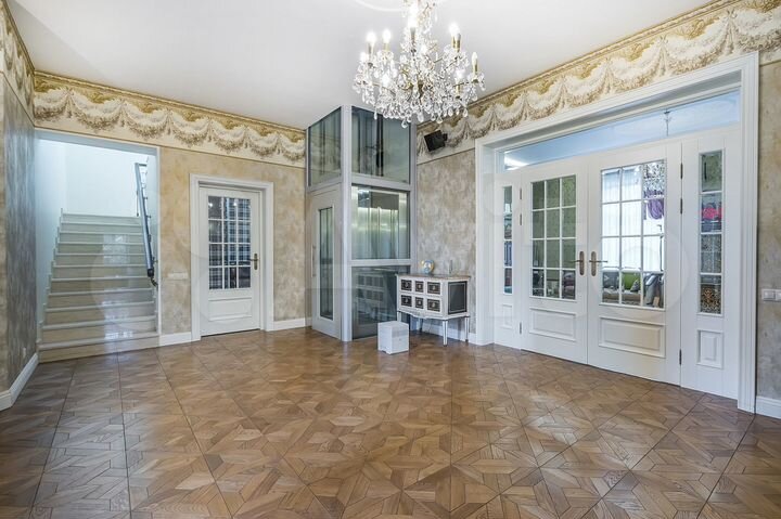 Дом 544 м² на участке 18 сот.