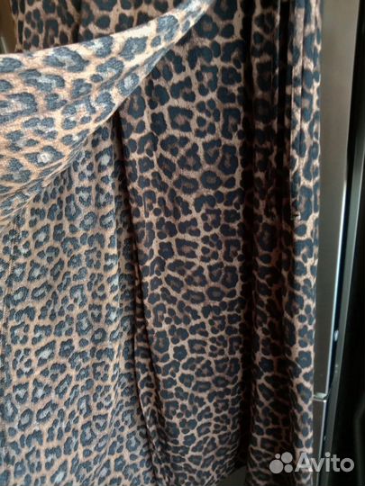 Платье леопардовое на запАх 42 размер