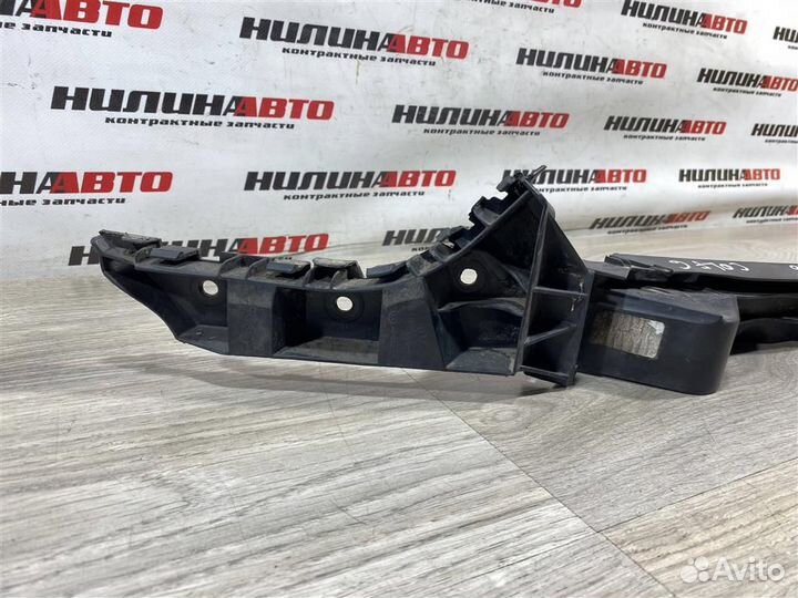 Кронштейн переднего бампера правый VW Гольф 6