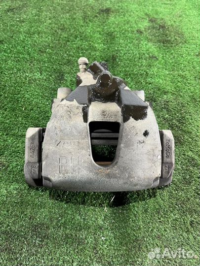 Суппорт передний правый Ford Focus 3 2011 CB