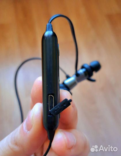 Беспроводная bluetooth гарнитура