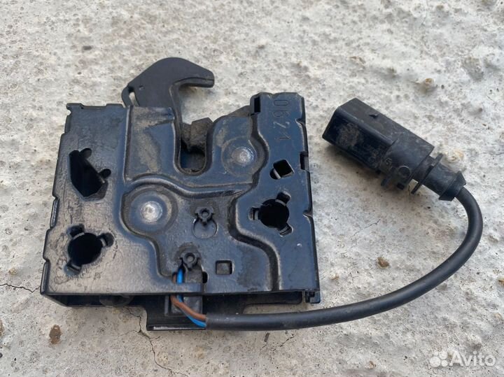 Замок капота Skoda Octavia A8 (2020+)