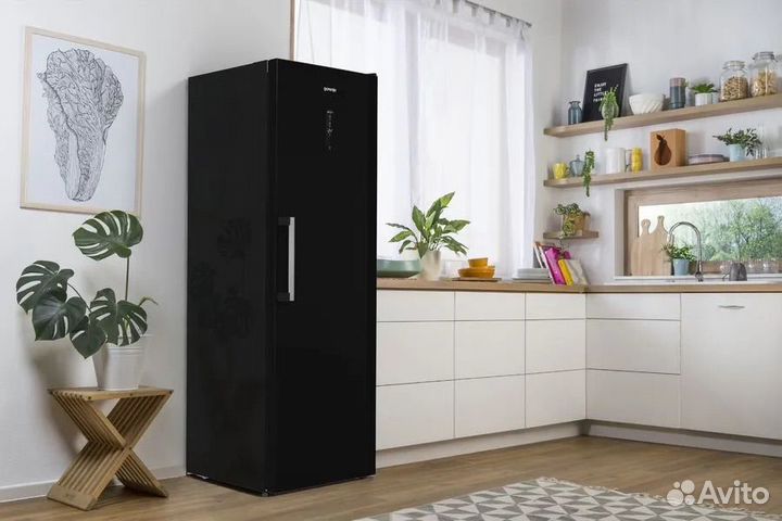 Морозильник Gorenje 310л, No Frost, черный