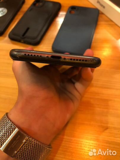 Телефон iPhone 11