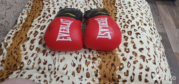 Боксерские перчатки 14 oz everlast