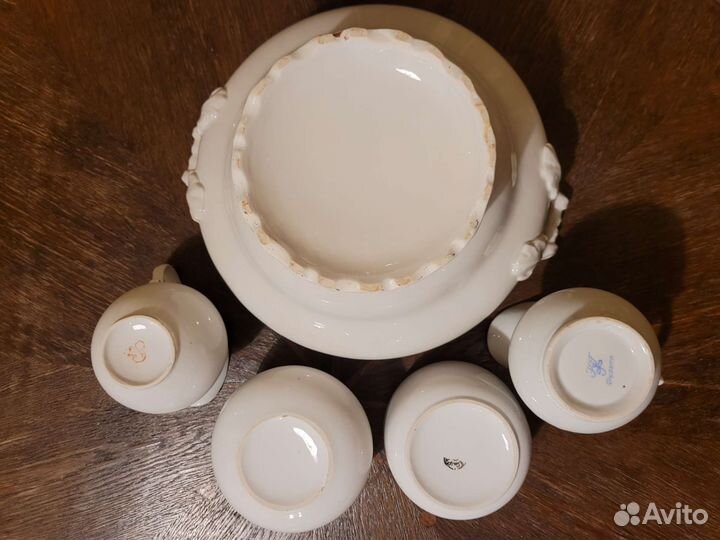 Старинный белый фарфор