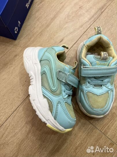 Кроссовки для девочки