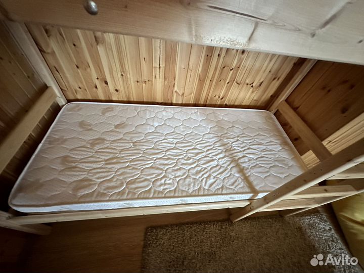 Двухъярусная кровать