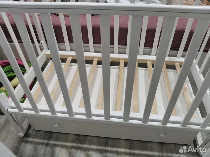 Детская кровать с маятником и ящиком