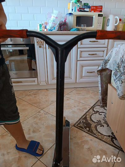 Трюковой самокат кастом в парк