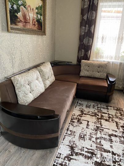 Угловой диван и кресло