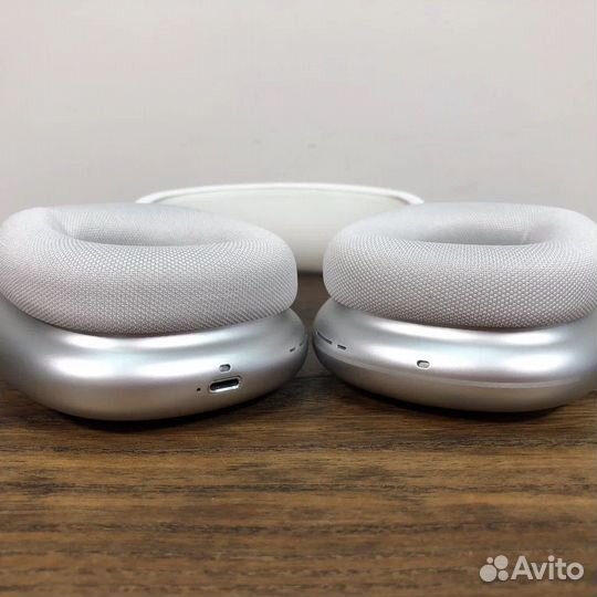 AirPods MAX premium