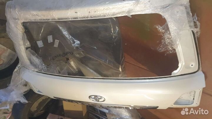 Крышка багажника Toyota Land Cruiser 200