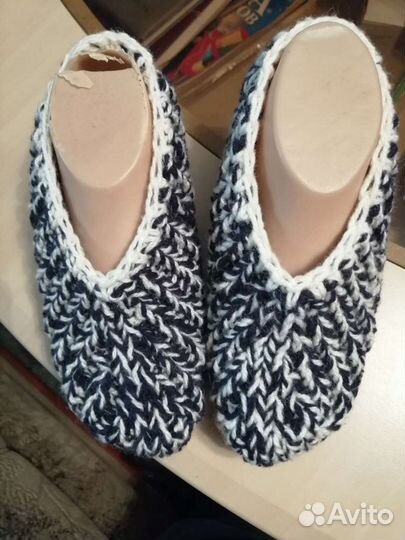 Платок шаль. Тапочки. Носки