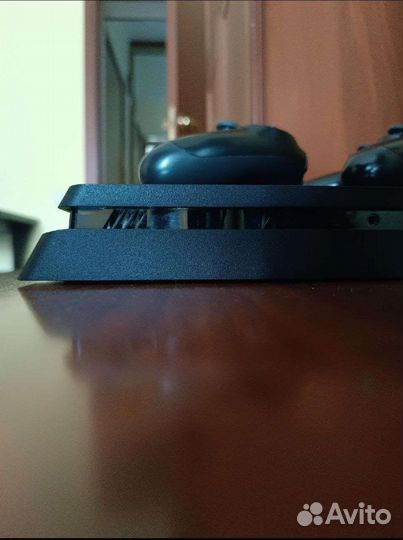 Sony PS4 slim 1tb, геймпады и игры в комплекте