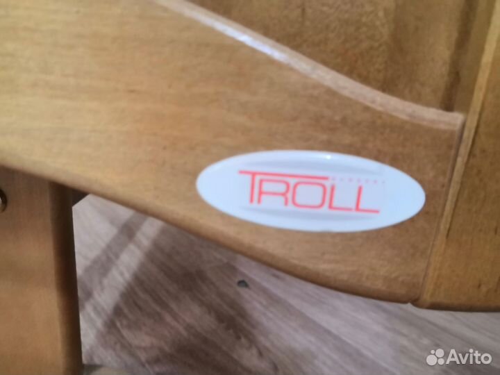 Компактная детская кровать из массива