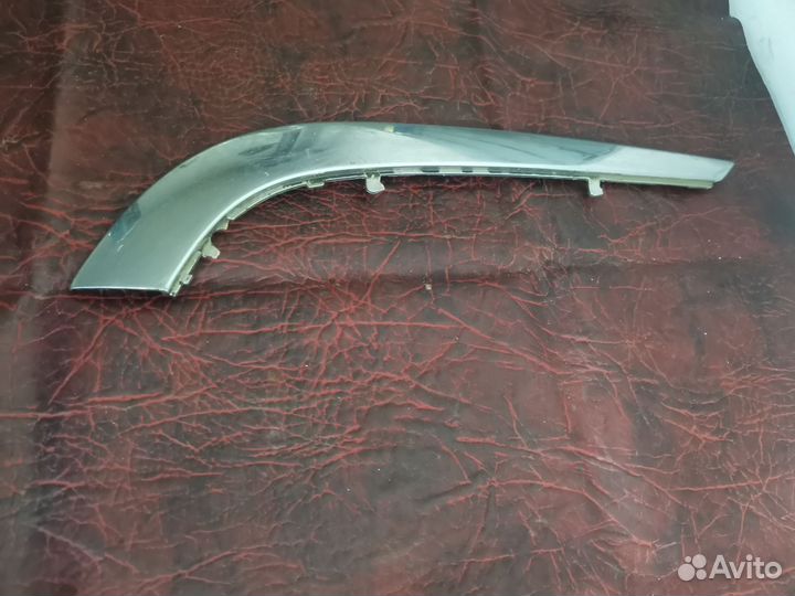 Правый передний молдинг бампера бмв е 32