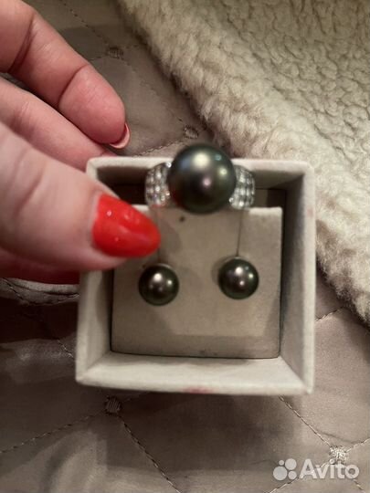 Кольцо и пусеты