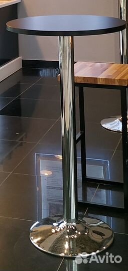 Стол на высокой ножке