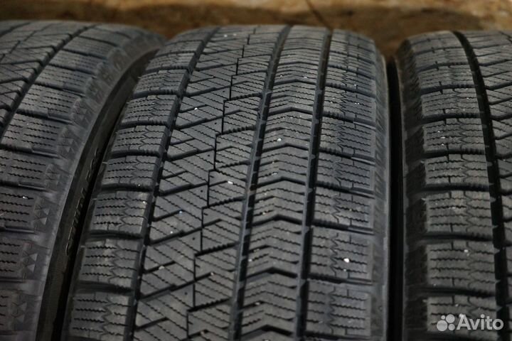 Bridgestone Blizzak VRX2 215/45 R17 87Q