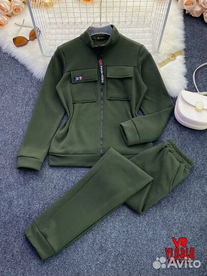 Спортивный костюм женский