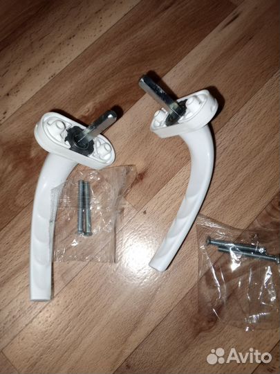 Вешалка настенная. Ручки оконные