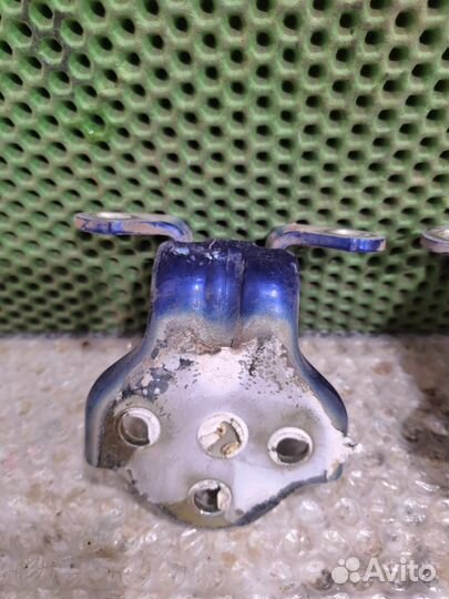 Передние правые петли двери Chevrolet Lacetti