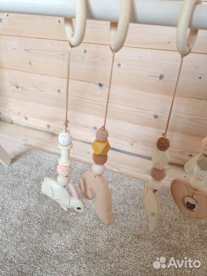 Стойка монтессори с игрушками