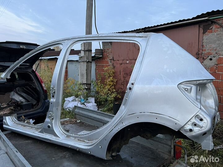 Крыло заднее Порог левый Renault Sandero 2