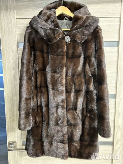 Продам норковую шубу поперечная