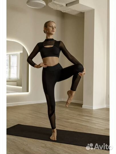 Рашгард женский спортивный