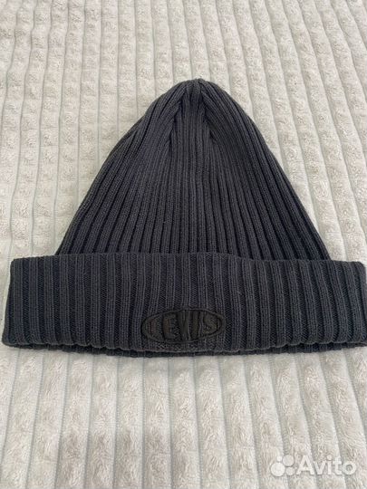 Зимняя шапка унисекс levis