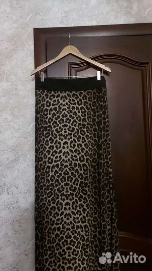 Костюмы, платья