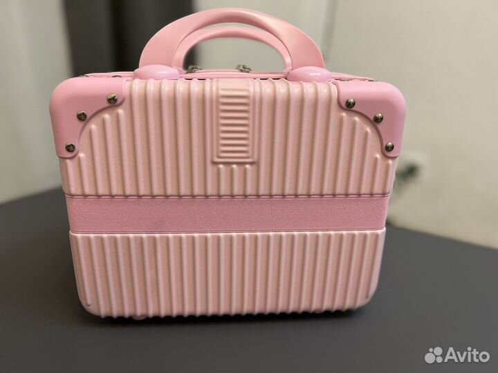 Подарок большой чемодан канцтоваров