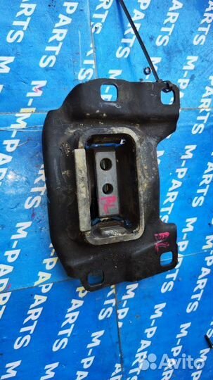 Подушка кпп Mazda Axela blefp LF-VD 2010