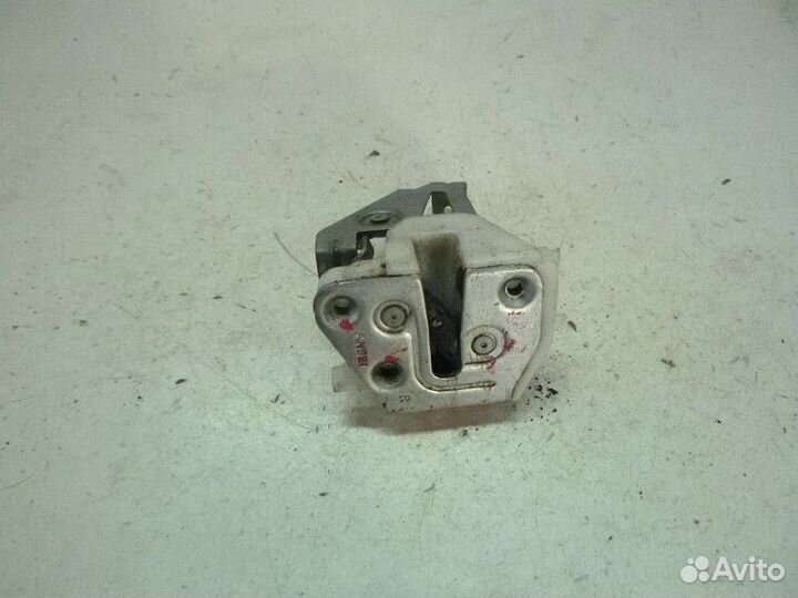 Замок багажника citroen C-crosser 2008