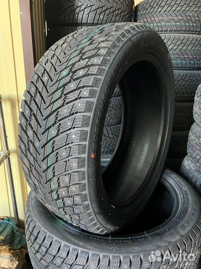 Grenlander Icedefensor Stud II 215/50 R17 95T