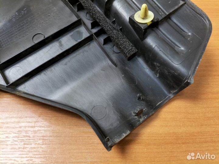 Накладка порога внутренняя задняя левая Mitsubishi